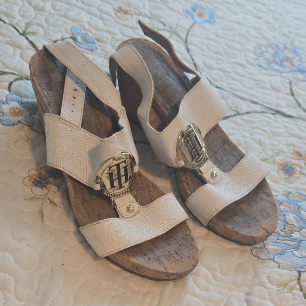 Tommy Hilfiger Women's Cream Sandals with Gold Accent